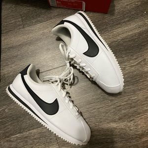 Nike Cortez women’s size 6 kids 5